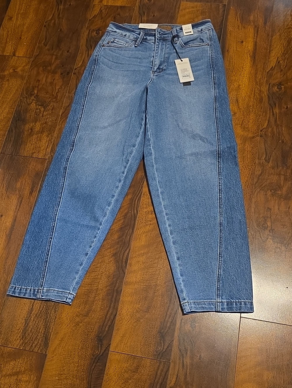 Judy Blue High Rise Barrell Jeans - Picture 5 of 7